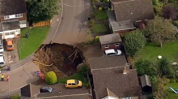 03-massive_sinkhole.jpg