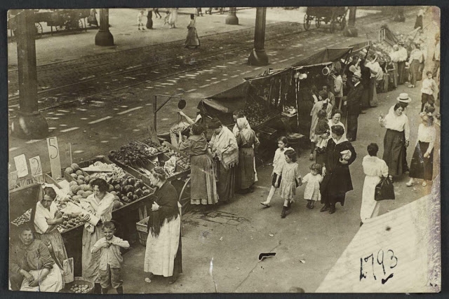 Pushcart Markets, New York from the 1900s (2).jpg