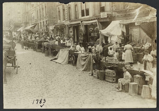 Pushcart Markets, New York from the 1900s (3).jpg