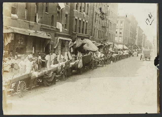 Pushcart Markets, New York from the 1900s (4).jpg