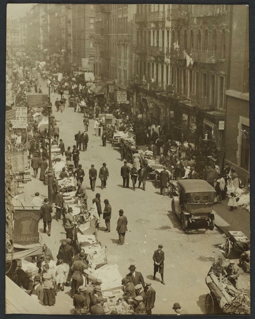 Pushcart Markets, New York from the 1900s (7).jpg