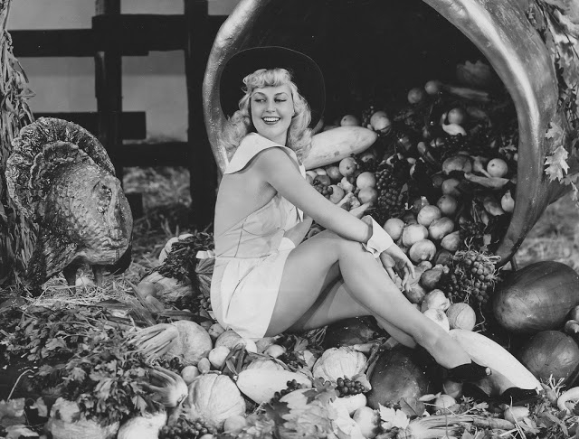 Vintage+Thanksgiving+Pinups+%284%29.jpg