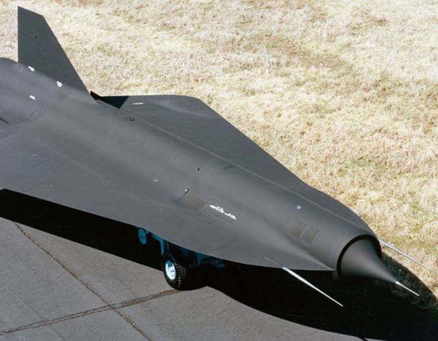 what_was_on_the_back_of_sr71_blackbird_640_06.jpg