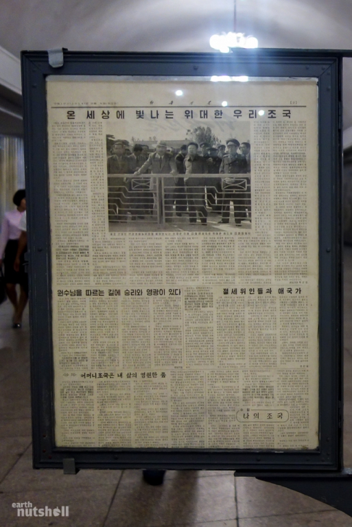 55-pyongyang-metro-kimilsung-kimjongil-newspaper.jpg