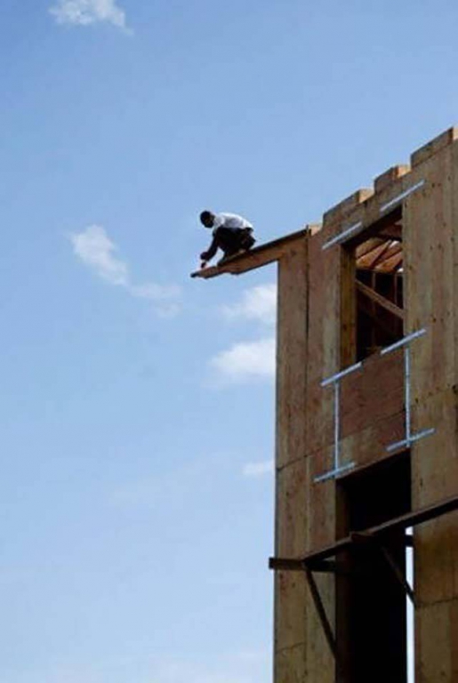 a_bunch_of_idiots_who_forgot_that_safety_comes_first_11[1].jpg