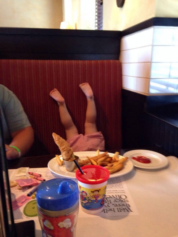 these_photos_with_kids_fails_will_crack_you_up_06[1].jpg