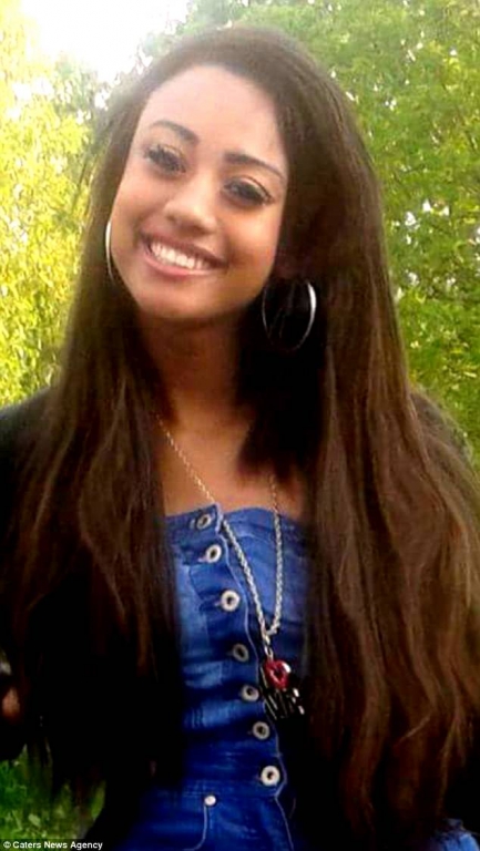 3F57A62700000578-4420820-The_20_year_old_model_picture_above_before_her_cosmetic_treatmen-a-58_1492513081756.jpg