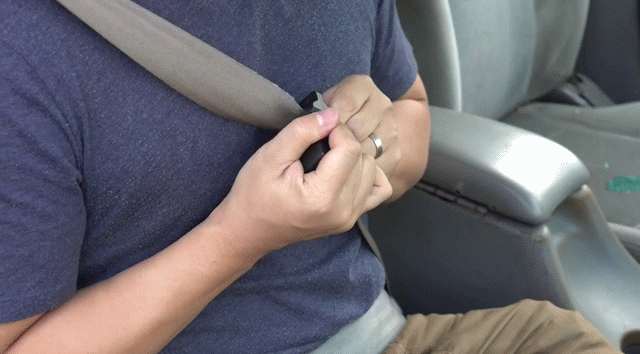 8539423310052_640.the_ztylus_stinger_usb_emergency_escape_tool[1].gif