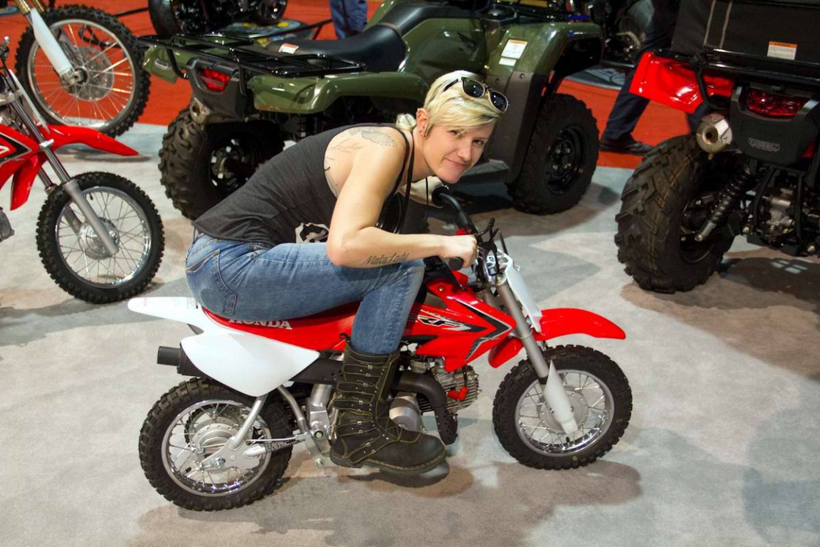 girls_wanna_take_you_for_a_hot_ride_05[1].jpg
