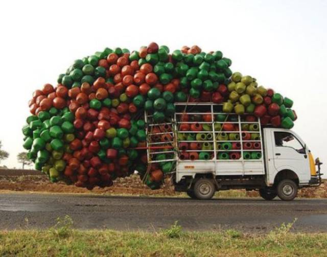 cars_can_come_in_all_shapes_and_colors_640_66[1].jpg