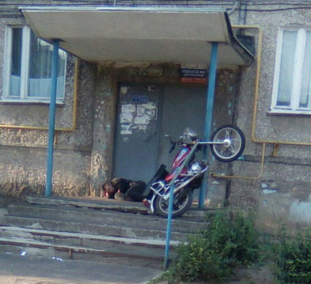 some_things_only_make_sense_in_russia_640_24[1].jpg