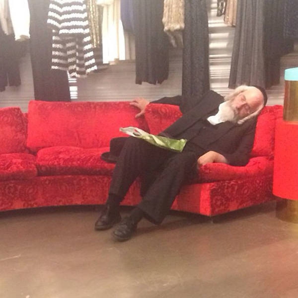 men_who_know_the_pain_of_shopping_640_04.jpg
