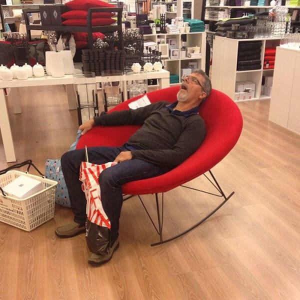 men_who_know_the_pain_of_shopping_640_05.jpg
