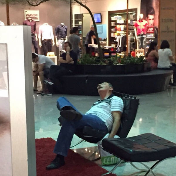 men_who_know_the_pain_of_shopping_640_22.jpg