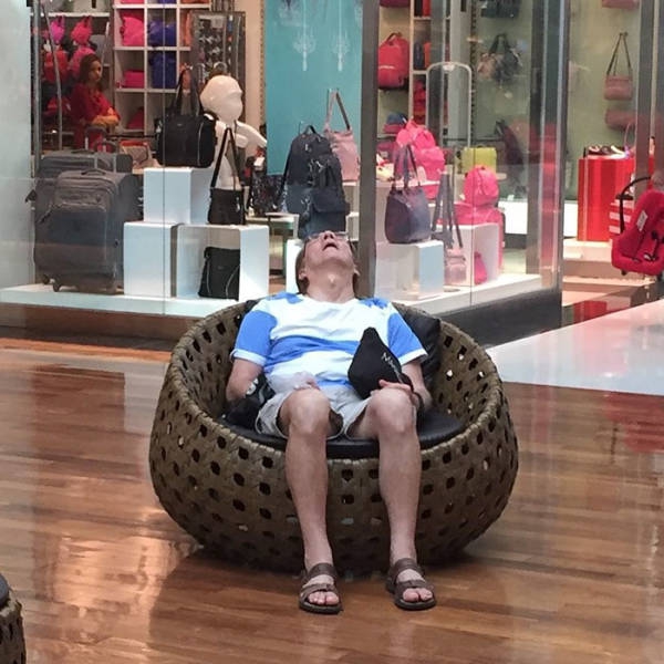 men_who_know_the_pain_of_shopping_640_39.jpg