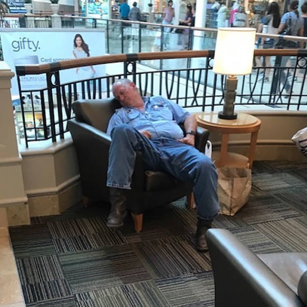 men_who_know_the_pain_of_shopping_640_50.jpg