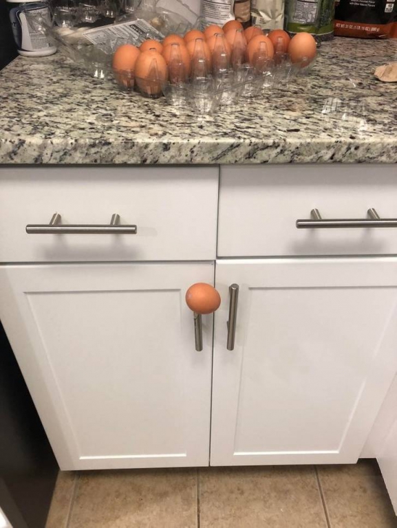 curious_photos_that_raise_far_too_many_questions_01[1].jpg
