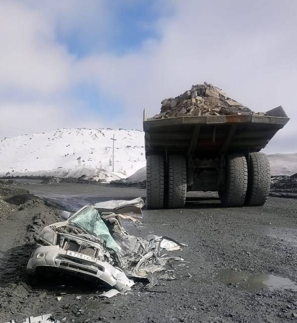 what_there_was_a_car_in_my_way_640_high_01.jpg