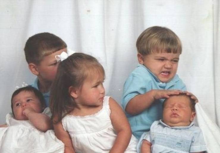 why_are_these_old_family_photos_always_so_awkward_640_01[1].jpg