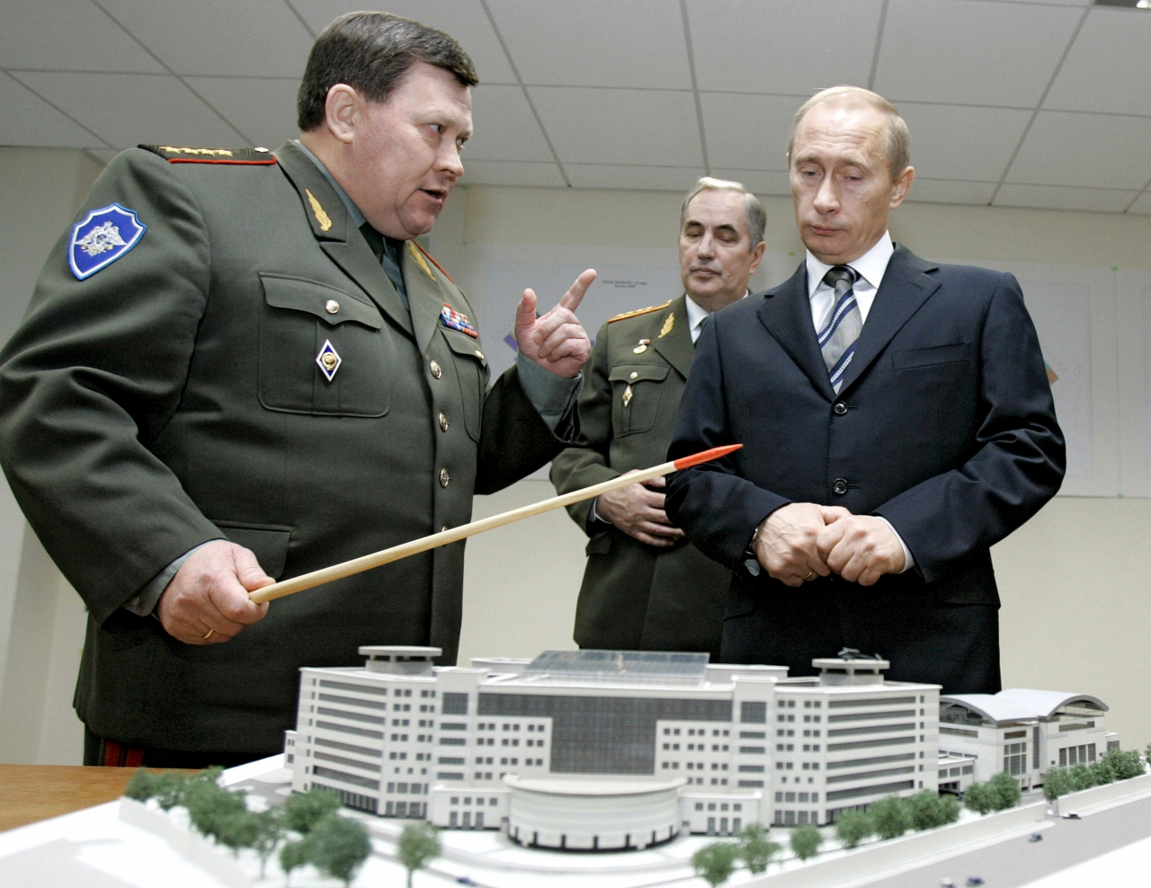 Vladimir-Putin-visits-GRU-2006.2[1].jpg