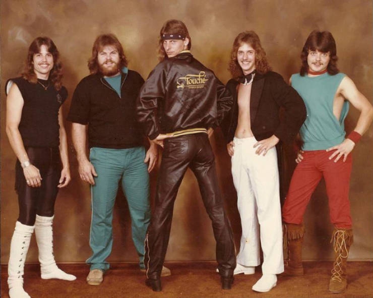 these_bands_know_how_to_pose_for_most_awkward_photos_pos-18.jpg