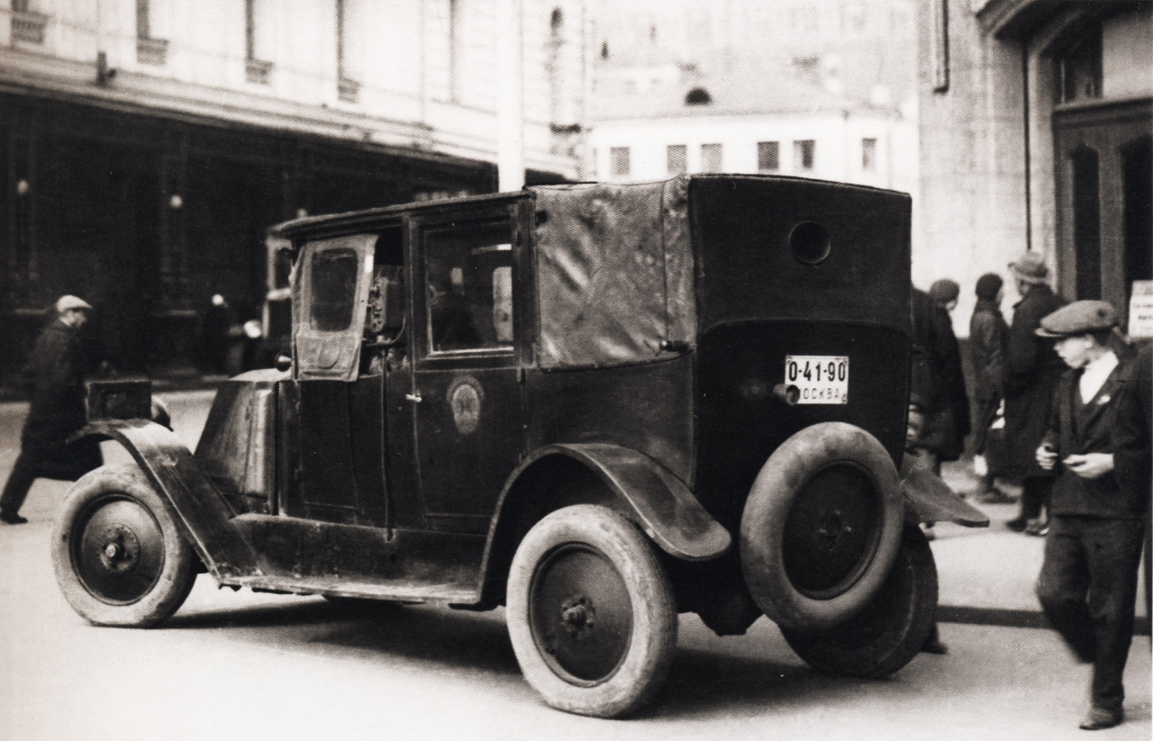 43 Первое такси Рено в Москве 1930-е.jpg