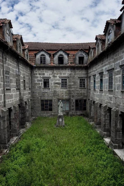 abandoned_stuff_that_still_looks_cool_640_high_03.jpg