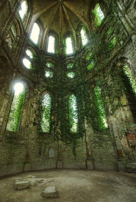 abandoned_stuff_that_still_looks_cool_640_high_10.jpg