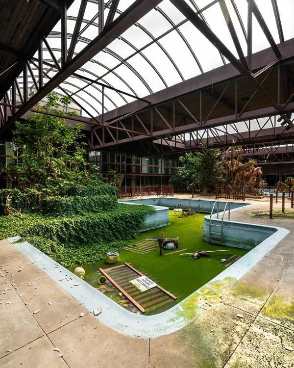 abandoned_stuff_that_still_looks_cool_640_high_17.jpg