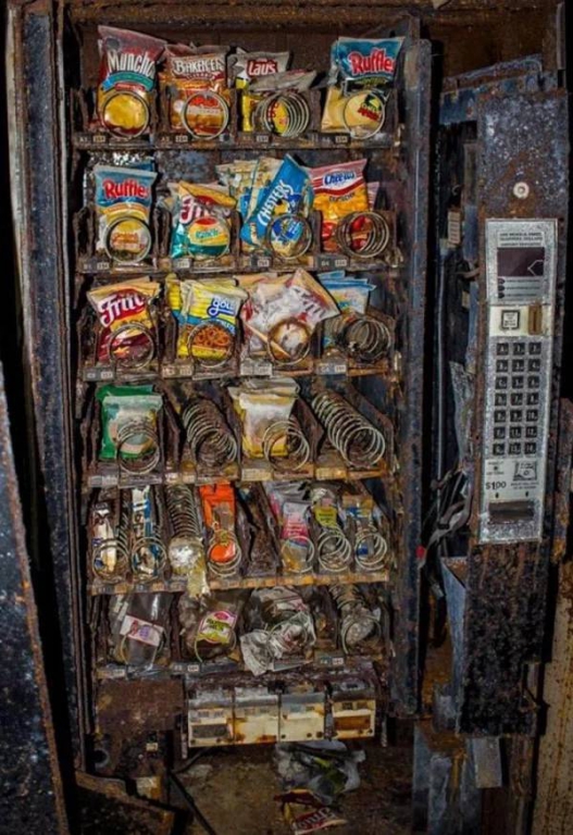 abandoned_stuff_that_still_looks_cool_640_high_21.jpg