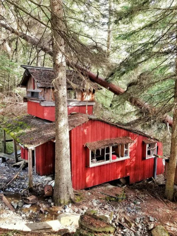 abandoned_stuff_that_still_looks_cool_640_high_24.jpg