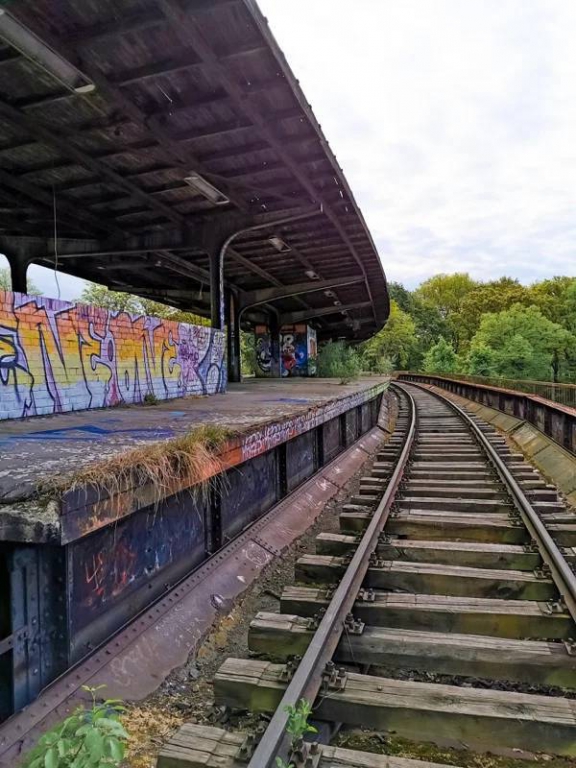 abandoned_stuff_that_still_looks_cool_640_high_32.jpg