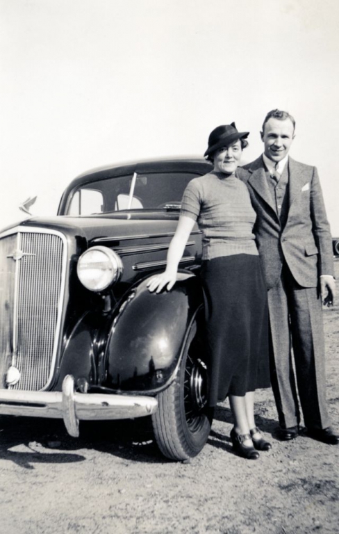 vintage-couples-with-cars-30.jpg