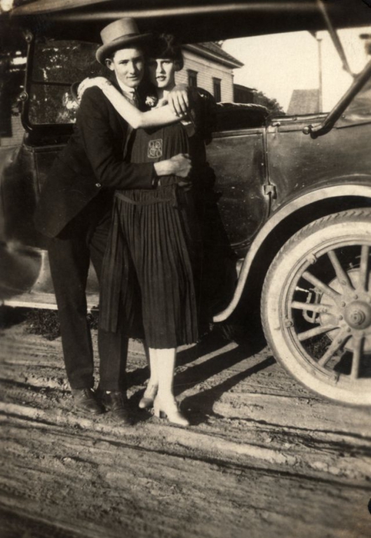 vintage-couples-with-cars-4.jpg