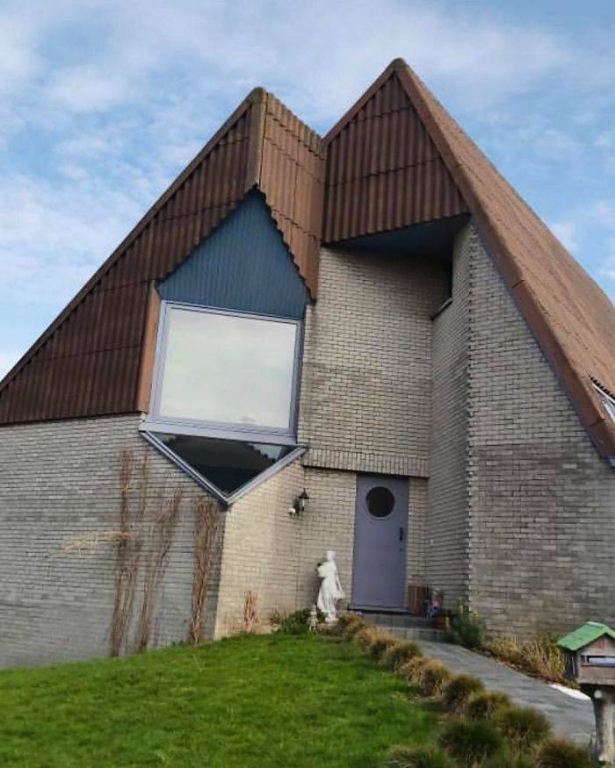 guy_shows_belgiums_ugliest_houses_and_why_is_there_so_many_of_them_640_high_10.jpg