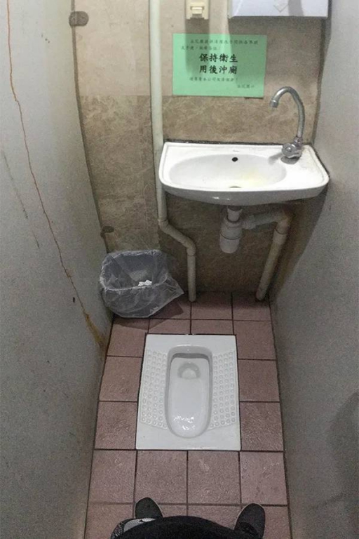 these_toilet_designs_arent_good_640_high_09[1].jpg