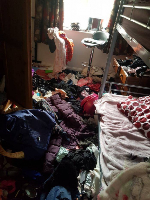 uks_messiest_bedrooms_are_not_a_pretty_sight-14.jpg