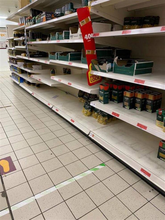uk_shopping_mall_shelves_are_empty_again_640_high_12.jpg