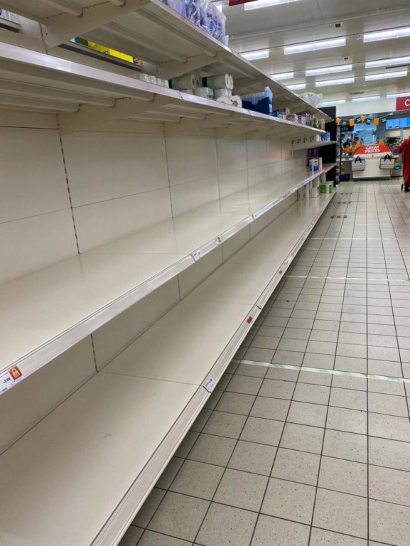 uk_shopping_mall_shelves_are_empty_again_640_high_13.jpg