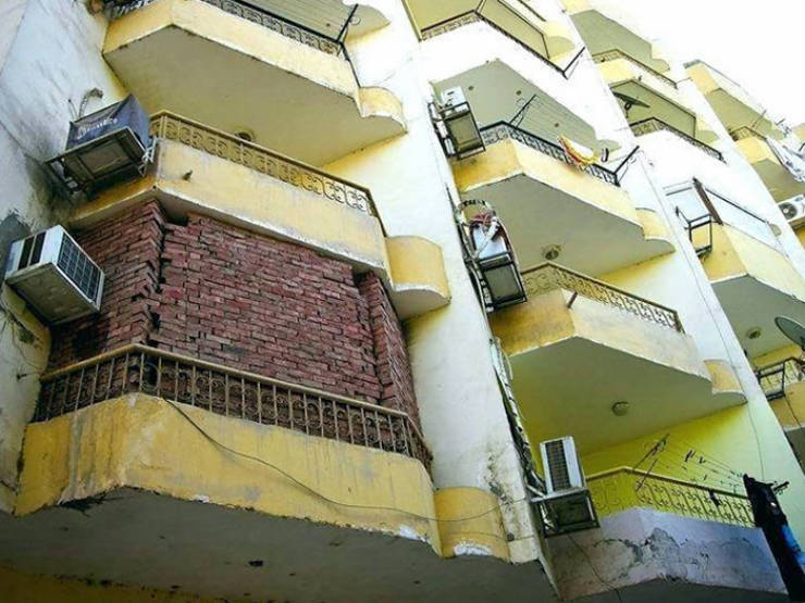 these_are_some_weird_balcony_designs_640_24[1].jpg