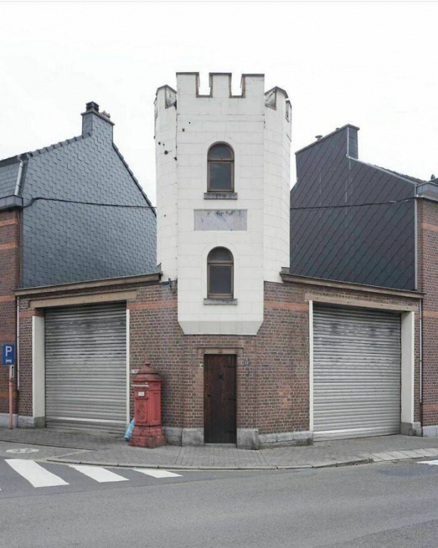 photographer_finds_ugliest_belgian_houses-27.jpg
