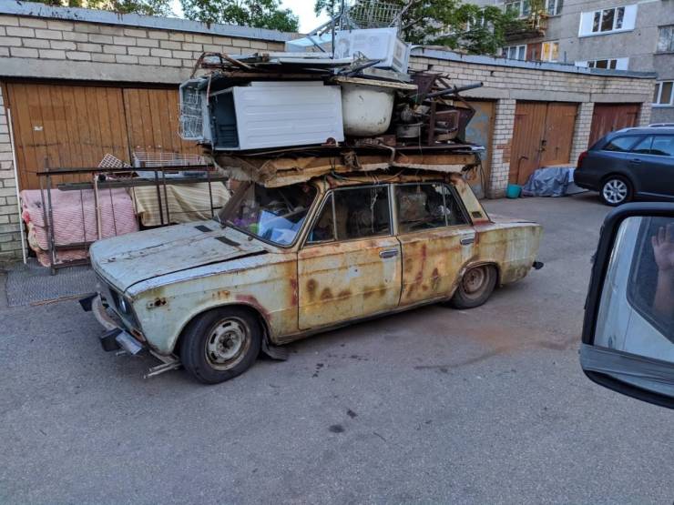there_are_some_really_weird_cars_in_here-29[1].jpg