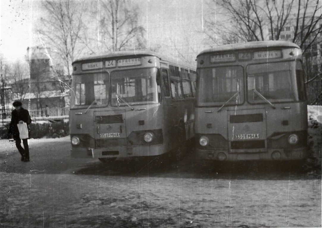1450386 Автобусы на стоянке у станции Тимирязевская.jpg