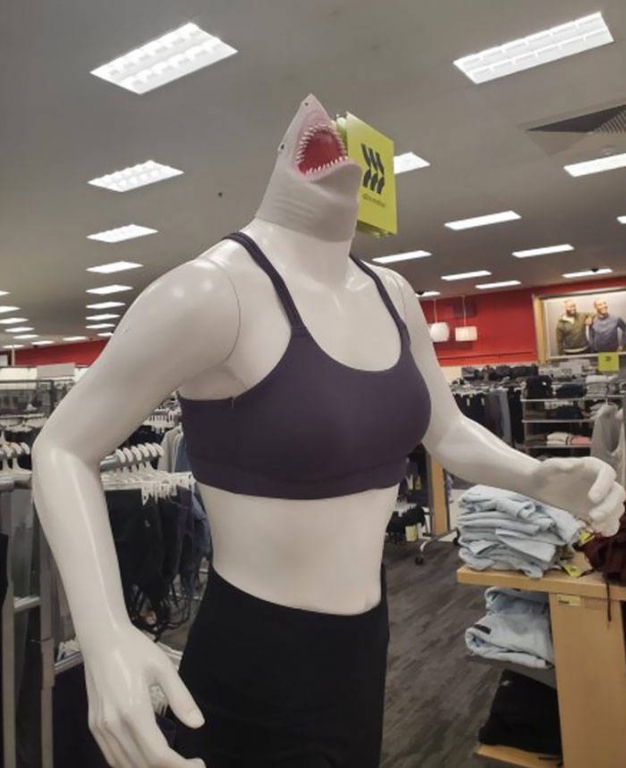 these_mannequins_are_totally_realistic-10.jpg