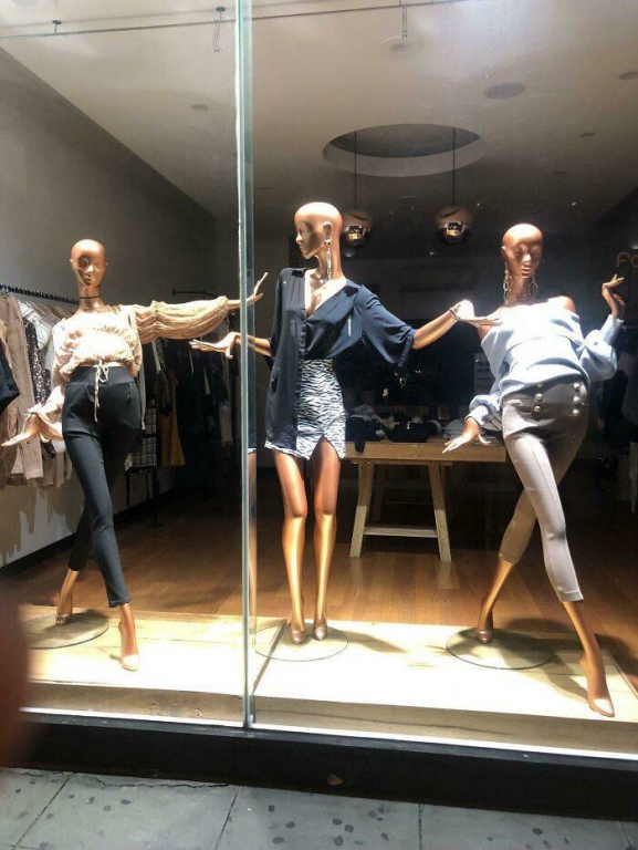these_mannequins_are_totally_realistic-26.jpg