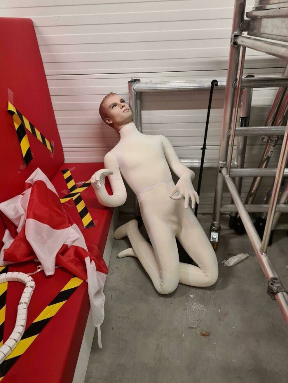 these_mannequins_are_totally_realistic-32.jpg