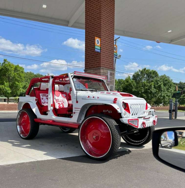 these_are_not_your_normal_cars_13[1].jpg