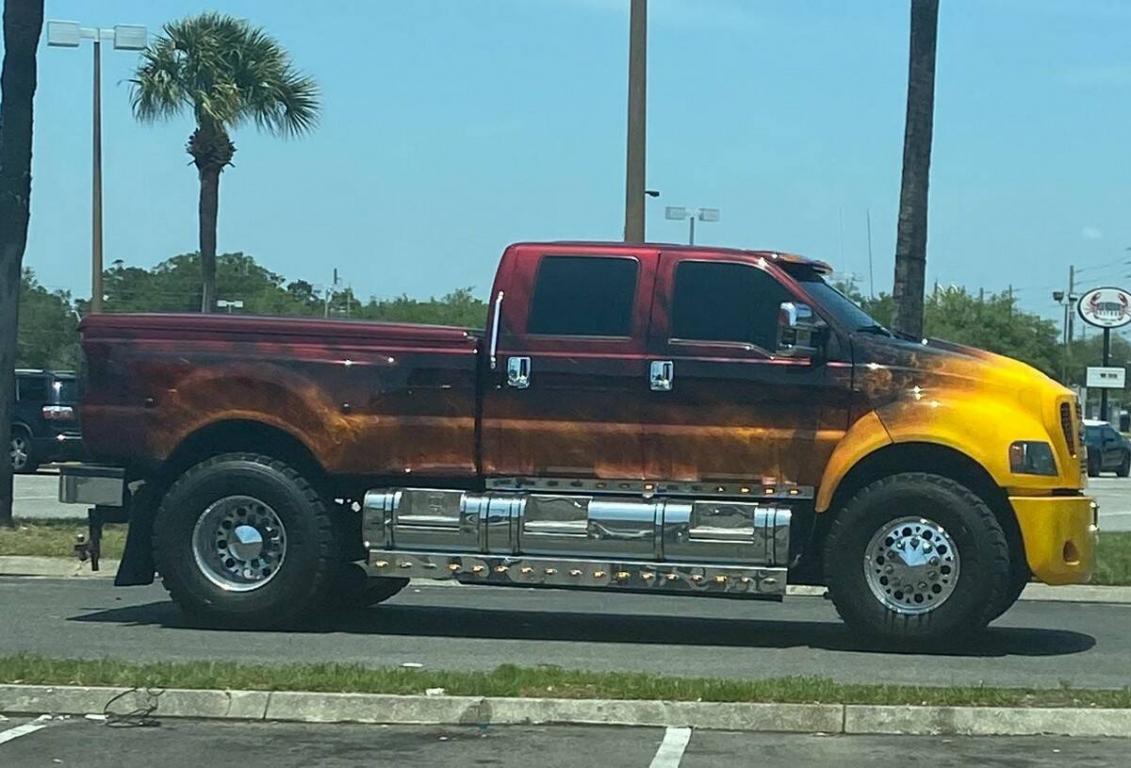 these_are_not_your_normal_cars_05[1].jpg