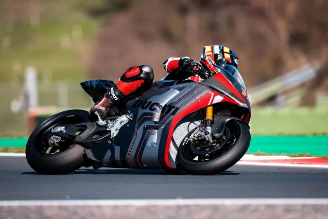 More information about "Первый электрический мотоцикл Ducati предназначен для гонок MotoE"