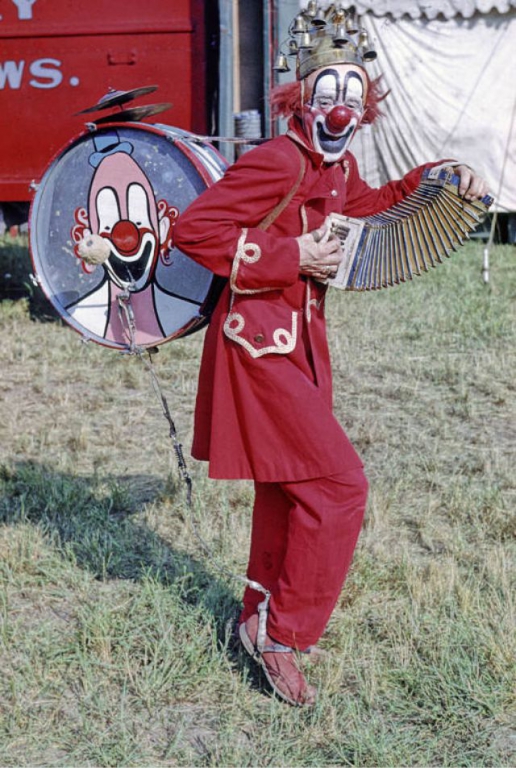 circus-clowns-1940s-1950s-08.jpg